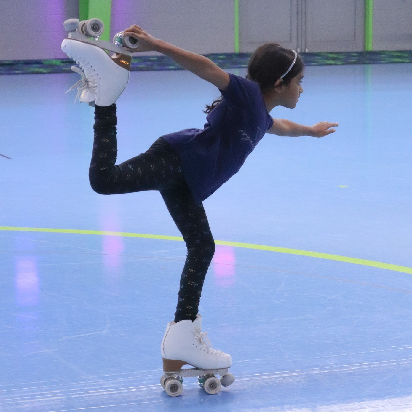 Artistic roller skating, learn to roller skate class, Denver, Colorado, Lakewood, Coaches teaching student how to roller skate, families having fun roller skating, confidence roller skating, sports that build confidence, skating family, roller skating community, skills testing, roller skating skills